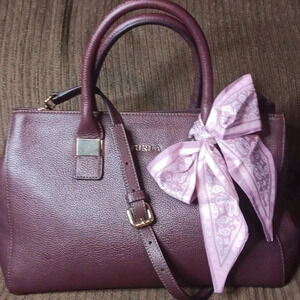 FURLA EUC BURGUNDY PEBBLED LEATHER HANDBAG CROSSBODY